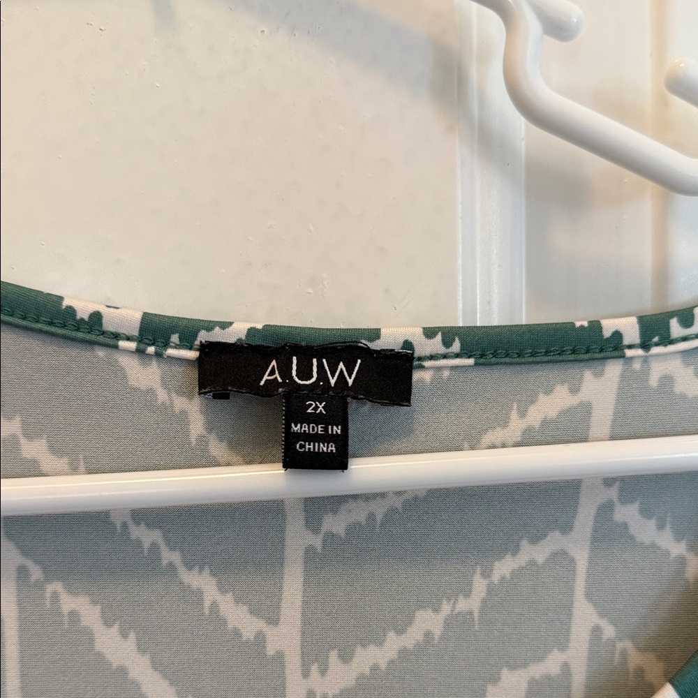 AUW Forest Green Chevron Short Sleeve Top with White Pattern - Picture 3 of 3